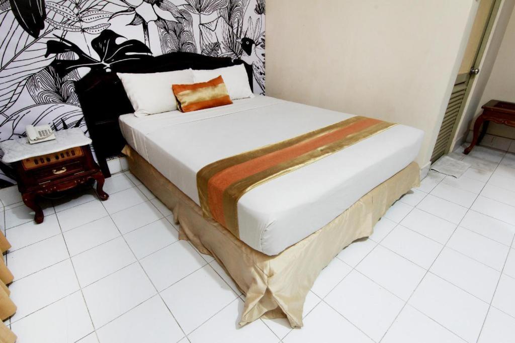 Hotel Grand Rosela Yogyakarta Exterior photo