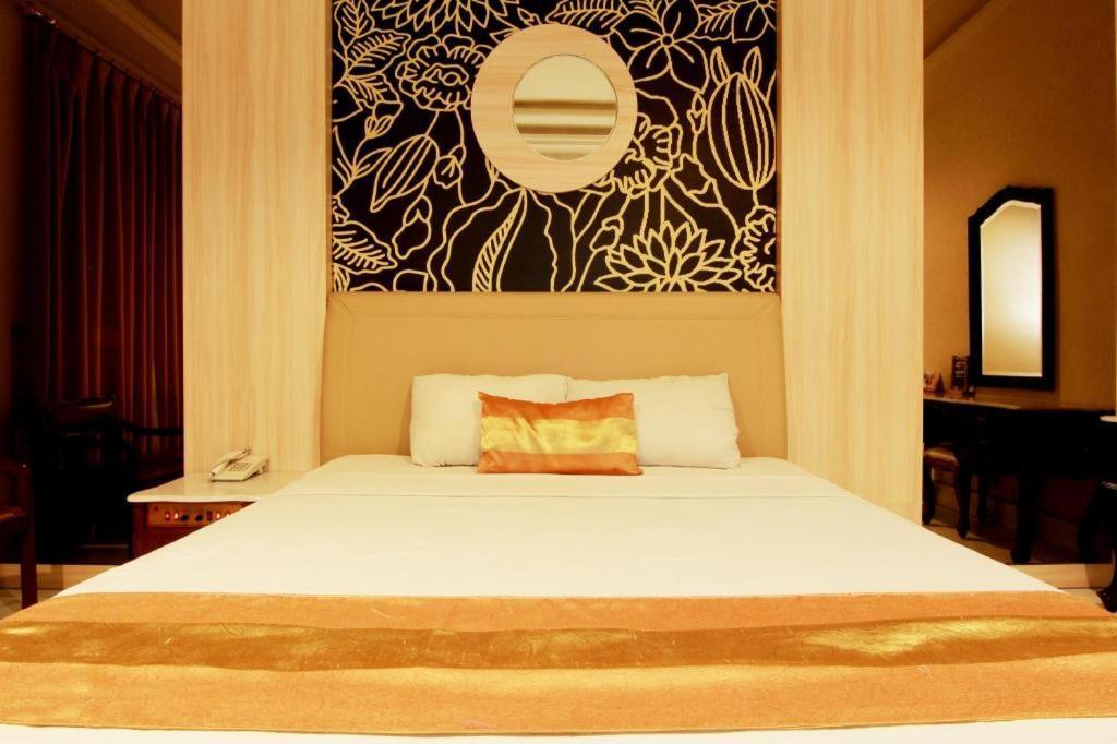 Hotel Grand Rosela Yogyakarta Exterior photo