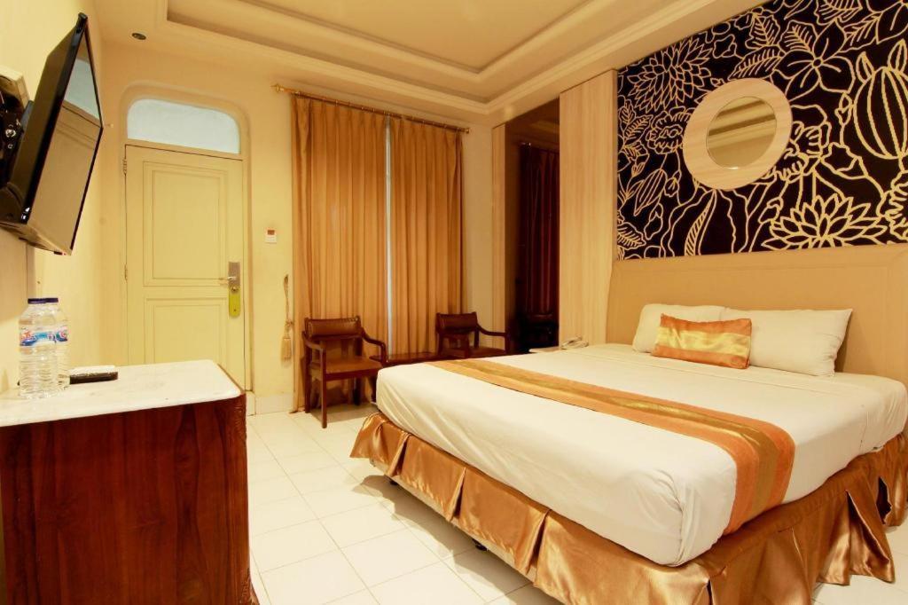 Hotel Grand Rosela Yogyakarta Exterior photo